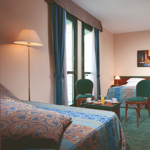 Habitación triple hotel raffaello milán Habitación triple hotel raffaello milán
