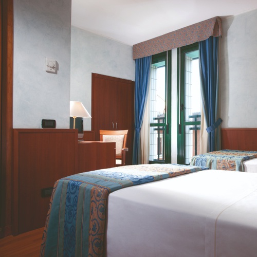 Habitación twin hotel raffaello milán Habitación twin hotel raffaello milán