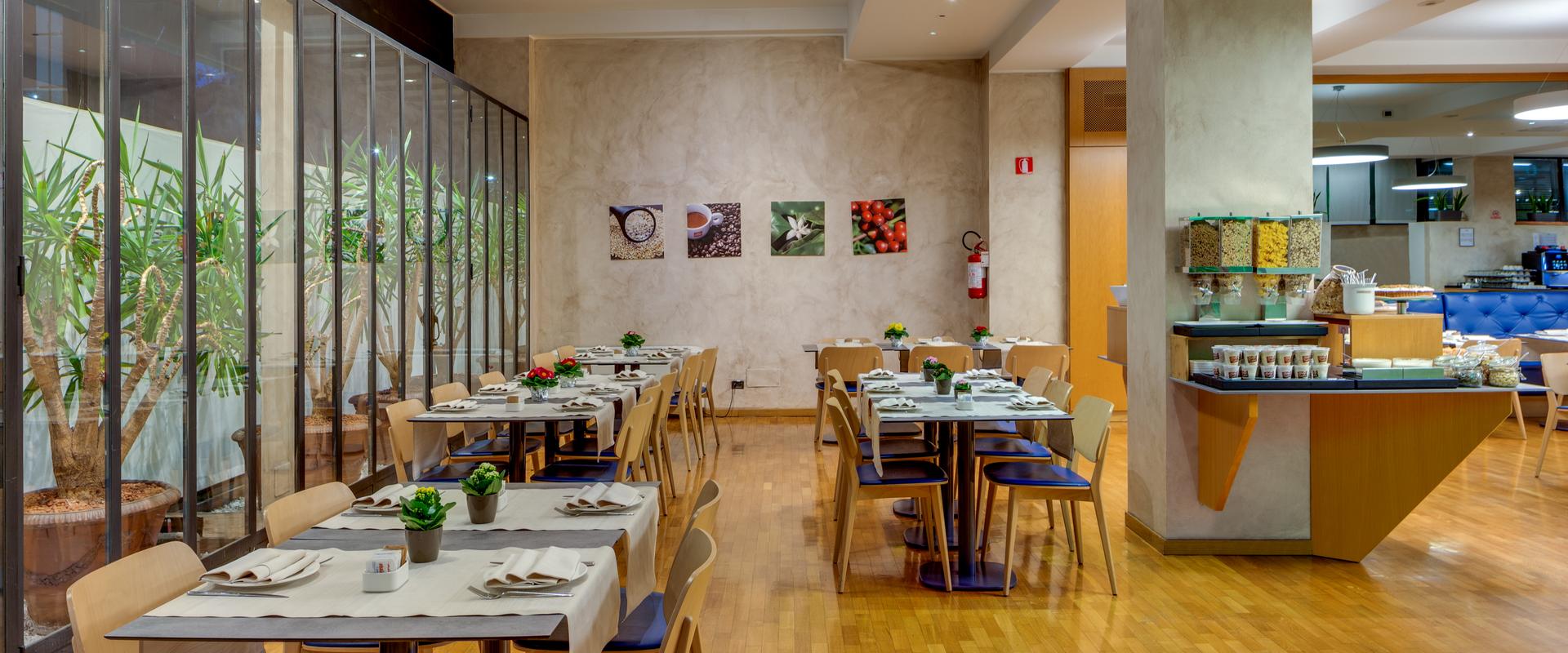 Estamos siempre a tu disposición Hotel Raffaello Milán Estamos siempre a tu disposición Hotel Raffaello Milán