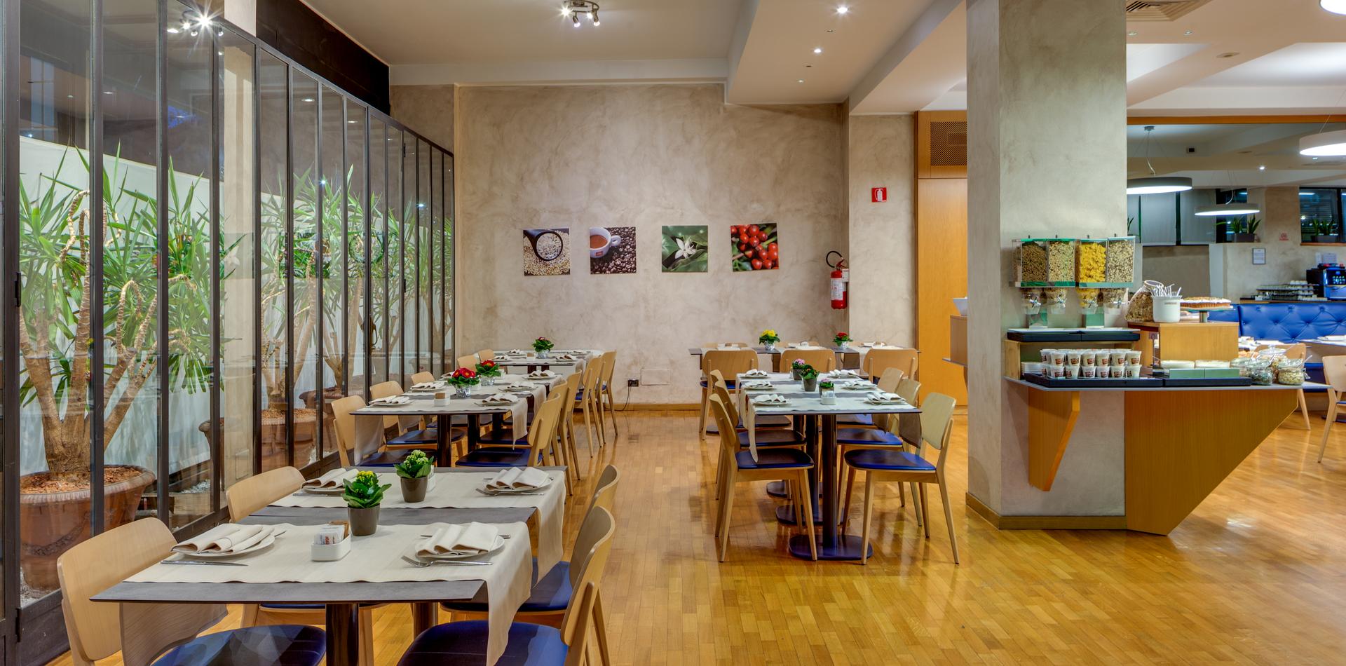 Estamos siempre a tu disposición Hotel Raffaello Milán Estamos siempre a tu disposición Hotel Raffaello Milán