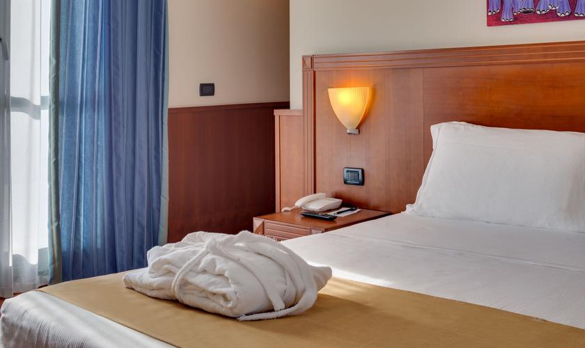 Habitación familiar Hotel Raffaello Milán Habitación familiar Hotel Raffaello Milán