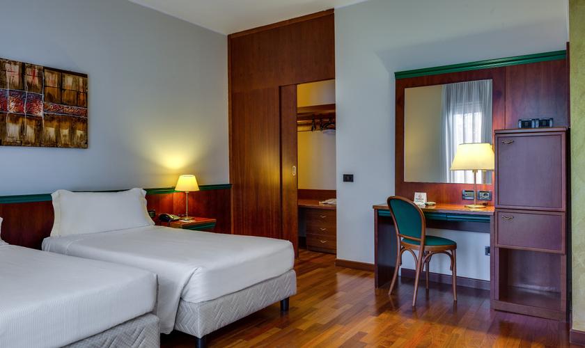 Habitación triple Hotel Raffaello Milán Habitación triple Hotel Raffaello Milán